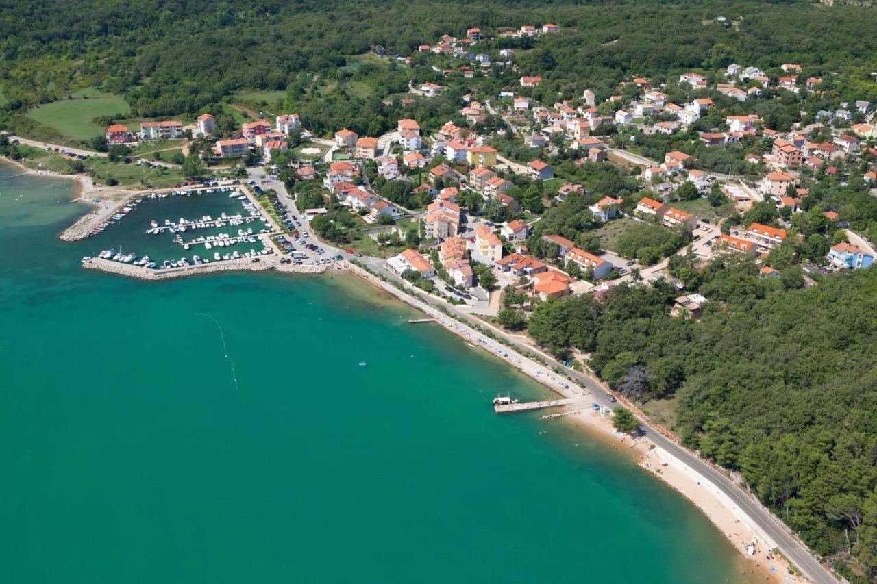 Oak Meadow Apartment Dobrinj Kültér fotó